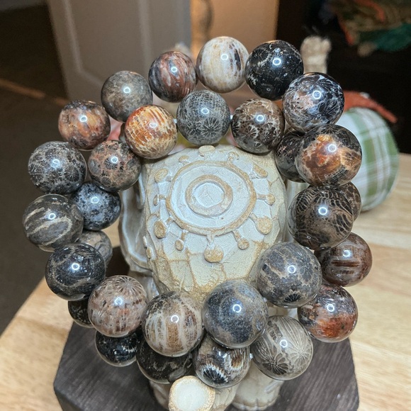 Black Coral Jade 14mm - Picture 5 of 9